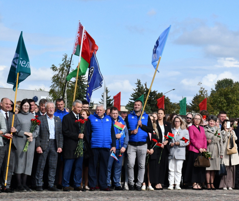 Гродненский ЦСМС принял участие в митинге к Дню народного единства